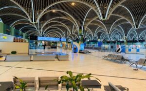 مطار بغداد الدولي يعلق رحلاته بسبب العاصفة الترابية