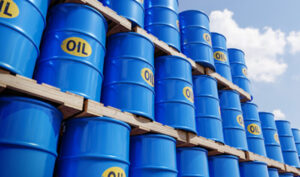 أسعار النفط ترتفع من أدنى مستوياتها في عدة أشهر