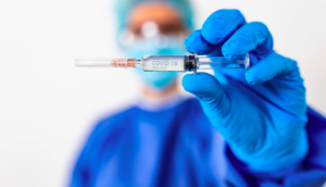 هيئة أميركية تطلب جرعات تنشيطية من اللقاح لمكافحة سلالتي أوميكرون المنتشرتين