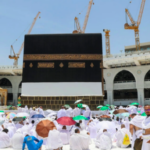 السعودية تتّهم الحوثيين بمحاولة استهداف مكة المكرّمة