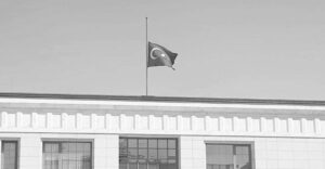 السفارة التركية تنكس علمها وتتهم حزب العمال بقصف زاخو
