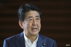 رئيس الوزراء الياباني السابق يتعرض لاطلاق نار  ومخاوف على حياته