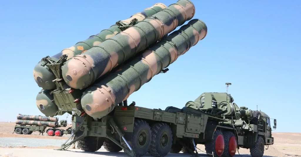 روسيا تعيد شحن نظام الدفاع الجوي من سوريا
