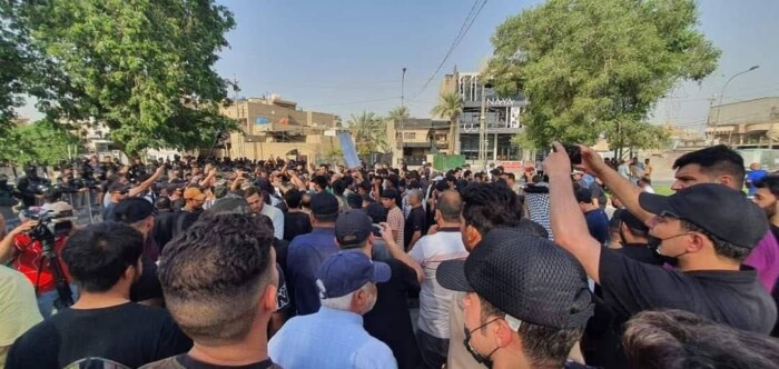شاهد.. مناوشات بين القوات الامنية ومتظاهري الجسر المعلق