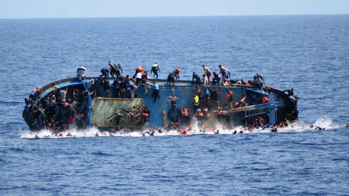 مركب يغرق بـ 80 مهاجراً بينهم عراقيون قبالة جزيرة كارباثوس اليونانية