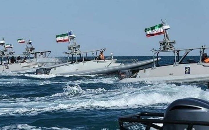 الحرس الثوري الإيراني يستهدف ناقلتي نفط في مضيق هرمز