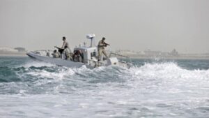الحرس الثوري الإيراني يحتجز سفينة تهرب الوقود في الخليج