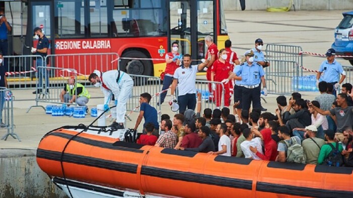 شواطئ إيطاليا تستقبل نحو  1000 مهاجر في عطلة نهاية الأسبوع