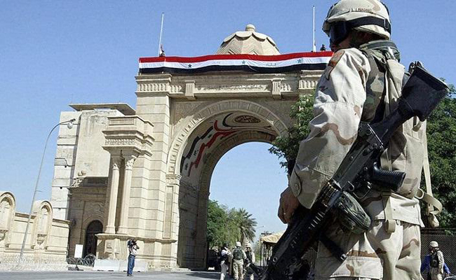 القوات الأمنية تحكم السيطرة على القصر الحكومي وتخرج المتظاهرين