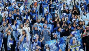 إيران تسمح للنساء بحضور مباراة كرة قدم محلية لأول مرة منذ 43 عاماً