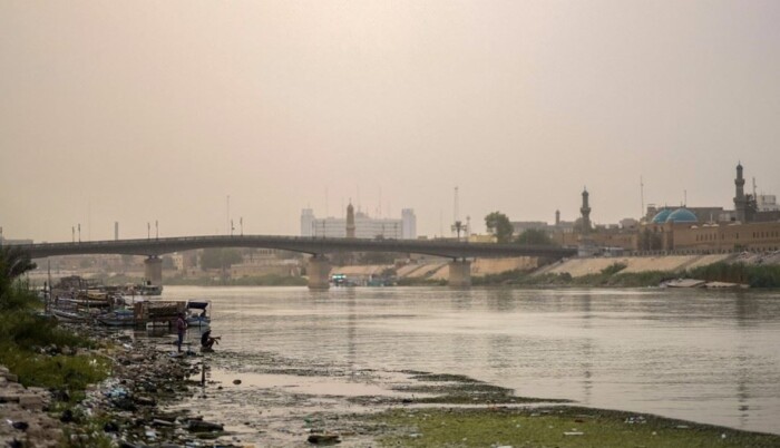 نهر دجلة الذي روى عطش العراقيين لآلاف السنين يصارع الموت