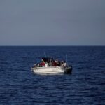 مقتل وفقدان العشرات من المهاجرين بينهم عراقيون بعد غرق قاربهم قبالة إيطاليا