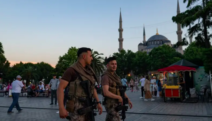 مقتل شرطي وجرح آخر جراء انفجار قرب مبنى للشرطة في تركيا
