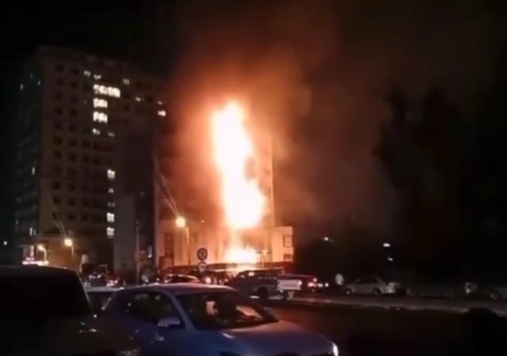 شاهد.. النيران تشتعل داخل فندق في أربيل
