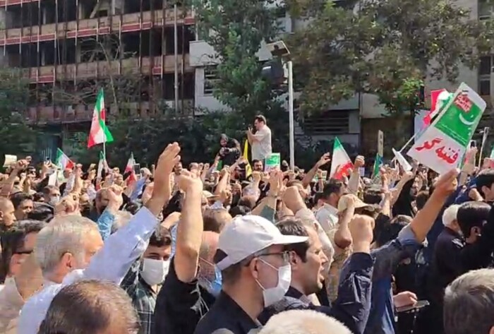 مسيرات حاشدة في المدن الايرانية احتجاجا على أعمال الشغب