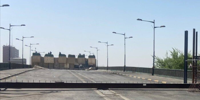 ناشطون يستعدون لتشرين بالتحشيد .. والقوات الأمنية تعزز الحواجز والأسلاك