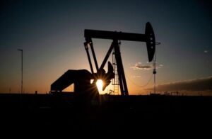 انخفاض اسعار النفط مع ارتفاع مخزونات الخام في أميركا