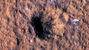 ناسا تكتشف أكبر حفرة على سطح المريخ