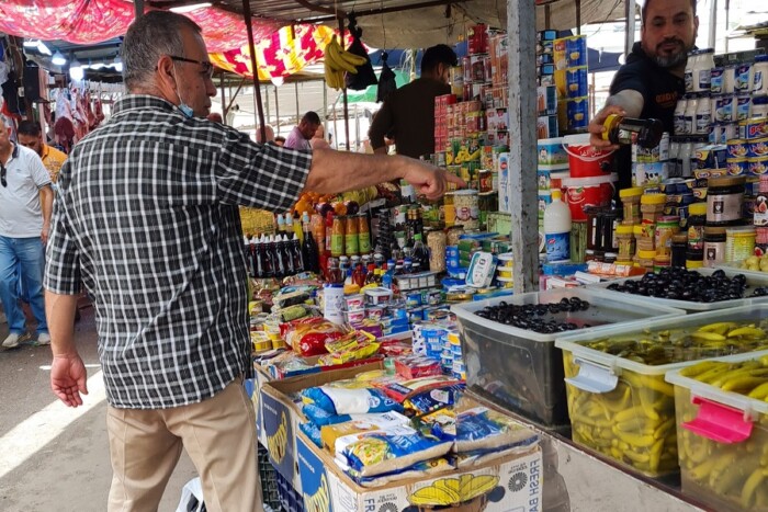 العراقي يقلق من التضخم وإنفاقه الغذائي بنحو  85 ألف دينار شهريا