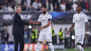 أنشيلوتي يستبعد بنزيما من قائمة ريال مدريد لمواجهة خيتافي