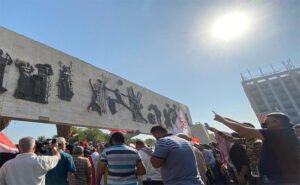 ناشطون عراقيون يحتجون لمدة أسبوع بساحة التحرير ضد نهب المال العام