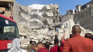 الدفاع المدني ينتشل آخر جثة لضحايا انهيار مبنى الكرادة وينهي أعمال البحث