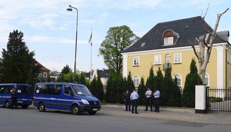 سفير إيران في الدنمارك: مسلح اقتحم مقر السفارة وحطم نوافذ