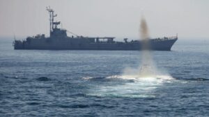 الجيش الإيراني يتحدث عن تجهيز اسطوله البحري بطائرات هجومية ومسيرات بعيدة المدى