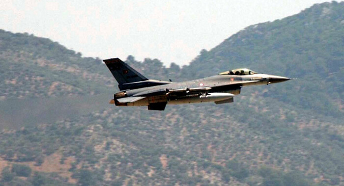 طائرات تركية تستهدف قواعد للمسلحين في سوريا والعراق
