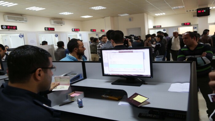 الشباب العراقي ينتظر تعيينات جديدة في موازنة 2023 رغم العدد الخرافي للموظفين