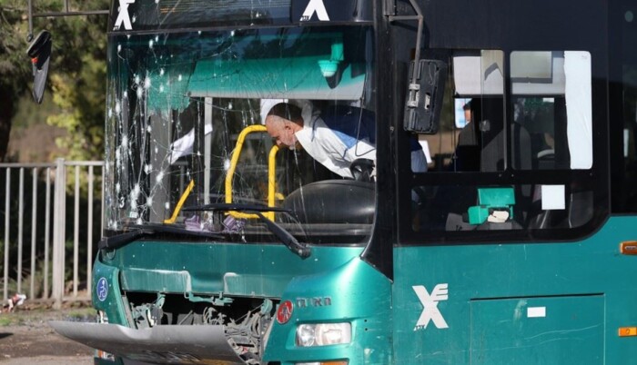 مقتل شخص بعد هجومين استهدفا محطتين للحافلات في القدس