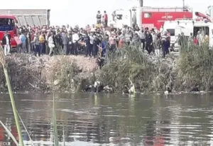 الصحة المصرية: مقتل 19 شخص إثر سقوط حافلة في ترعة بالدقهلية