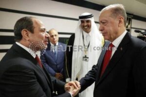أردوغان يصافح السيسي على هامش افتتاح نهائيات كأس العالم في قطر