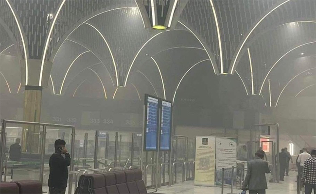 بالفيديو.. حريق كبير يندلع داخل مطار بغداد