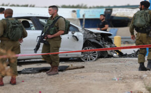 سائق فلسطيني يصدم جنديا إسرائيليا في الضفة قبل قتله بالرصاص