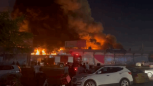 السوداني يهاتف محافظ النجف للاستفسار عن حجم خسائر حريق المدينة المائية