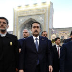السوداني يزور مرقد الإمام الرضا (ع) في مشهد
