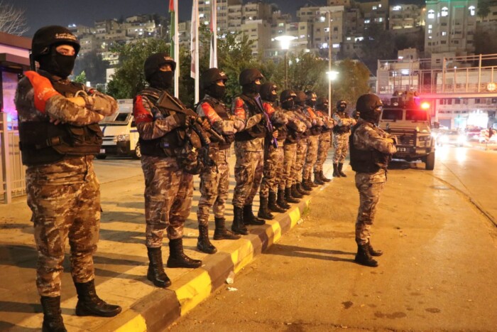 السلطات الاردنية توقف 44 شخصا شاركوا في أعمال شغب في احتجاجات على ارتفاع اسعار المحروقات