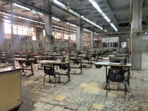 مسؤولون في معمل خياطة بغداد يهربون البضائع الى الاسواق لبيعها بملايين الدولارات