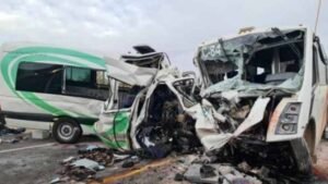 قتيل و30 جريحاً في اصطدام حافلتين بمطار طهران