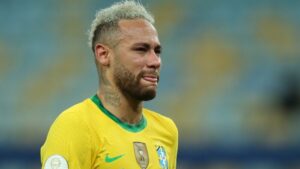 ألفيس يرفض اعتزال نيمار بعد خروج البرازيل من كأس العالم