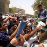 تكدس الموظفين والموازنة المستنزفة: دراما القطاع الحكومي في العراق