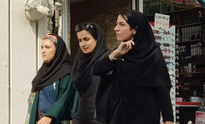 نواب البرلمان الايراني يصرون على تمرير قانون جديد لفرض الحجاب