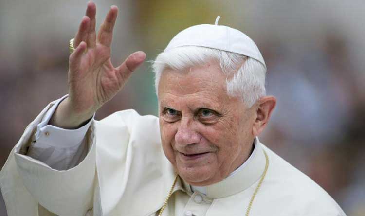 الفاتيكان يعلن وفاة البابا السابق بنديكتوس السادس عشر