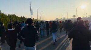 الجماهير العراقية تستمر بالتوافد الى ملعب جذع النخلة