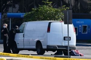 لبنانيون يهاجمون مبنى قناة تلفزيونية بسبب برنامج كوميدي