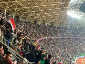 أجواء ملعب جذع النخلة قبيل انطلاق مباراة العراق واليمن