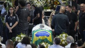 البرازيل تودع الأسطورة بيليه في جنازة مهيبة