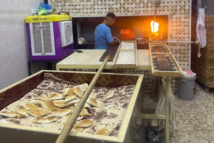 الدولة العراقية تبتكر آلية توزيع الصمون: كم يحتاج منها الشعب العراقي؟