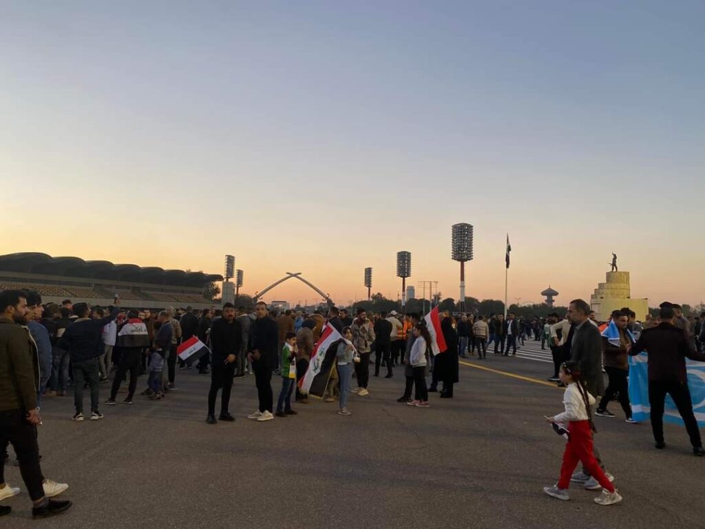 الجماهير العراقية تتوافد إلى ساحة الاحتفالات ببغداد لاستقبال المنتخب الوطني